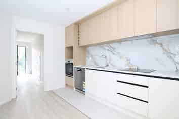 7B Spears Place, Botany Downs