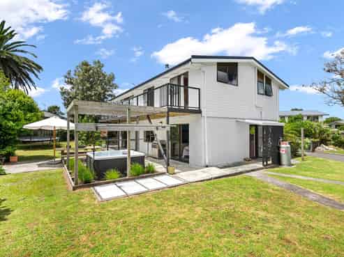 2 Gannet Place, One Tree Point