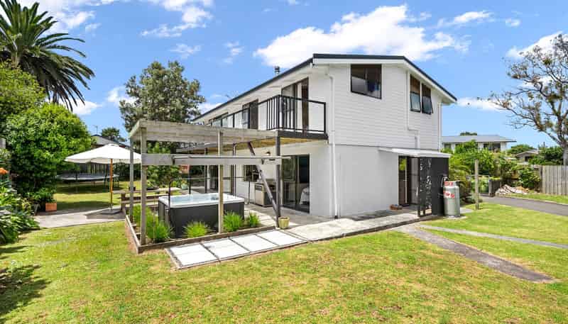 2 Gannet Place, One Tree Point