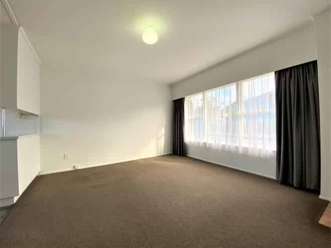 2/242 Onewa Road, Birkenhead