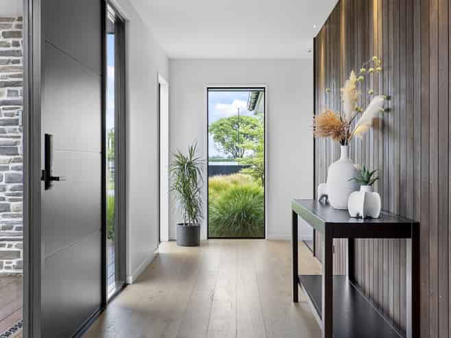 117 Verdeco Boulevard, Lincoln