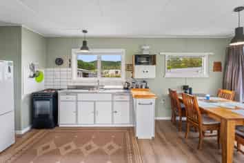 195 Whitby Road, WAKEFIELD