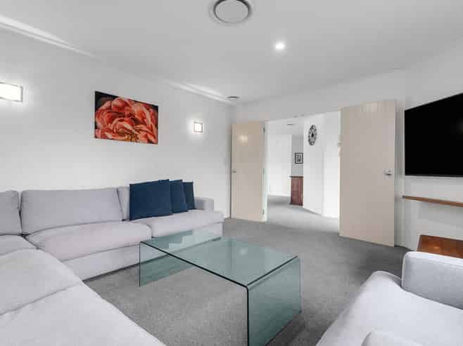 83 Wiltshire Drive, Huntington