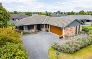 83 Wiltshire Drive, Huntington