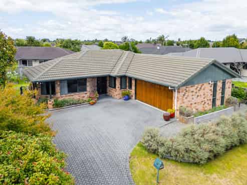 83 Wiltshire Drive, Huntington