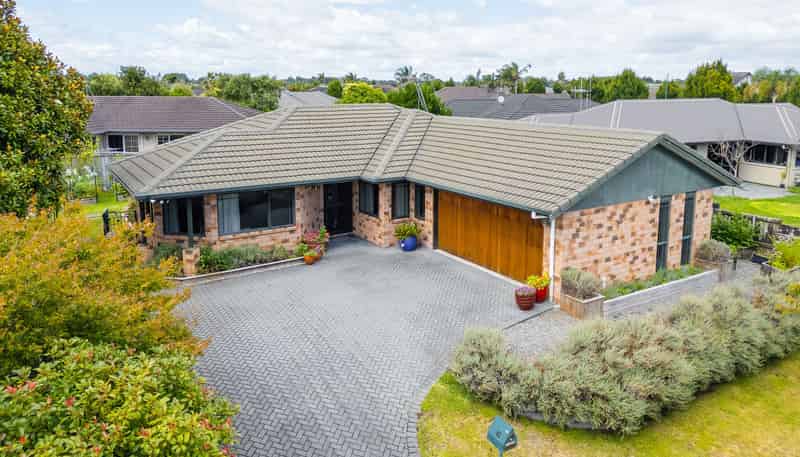 83 Wiltshire Drive, Huntington