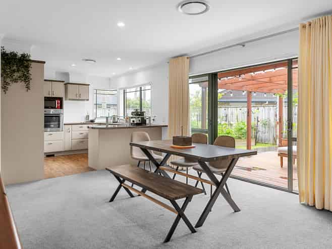 83 Wiltshire Drive, Huntington