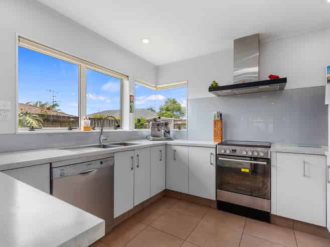 16 Kentia Avenue, Mount Maunganui