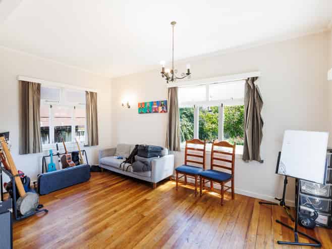 859 Main Street, Roslyn