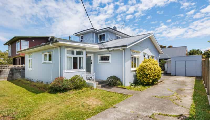 859 Main Street, Roslyn