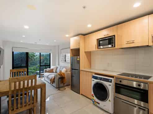 10/23L Emily Place, Auckland Central