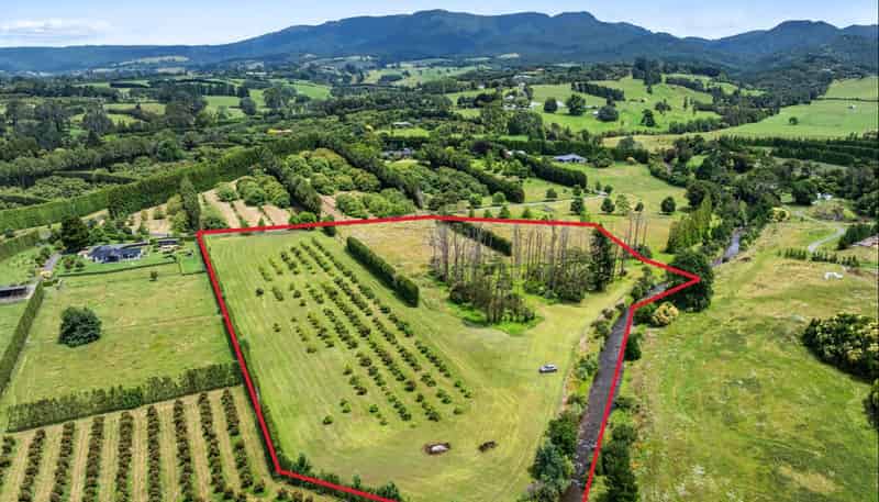 30B Thompsons Track, Aongatete