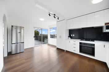 6C Zingaro Place, Massey