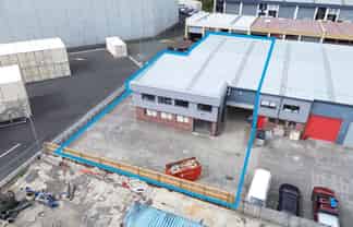 Tidy Unit with Secure 380m² Yard