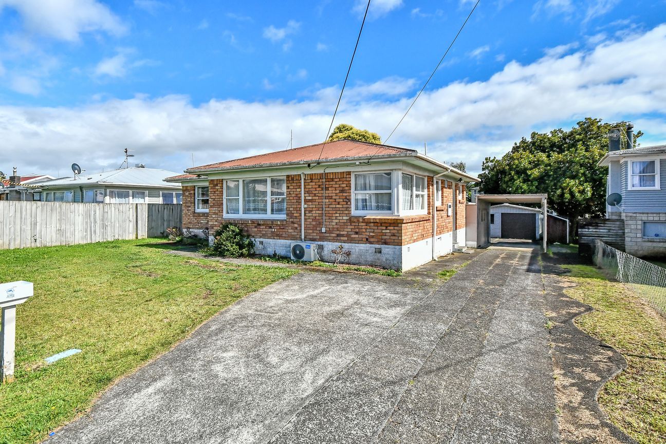 Freehold, Brick & Full of Potential in Rosehill! - Widok 2