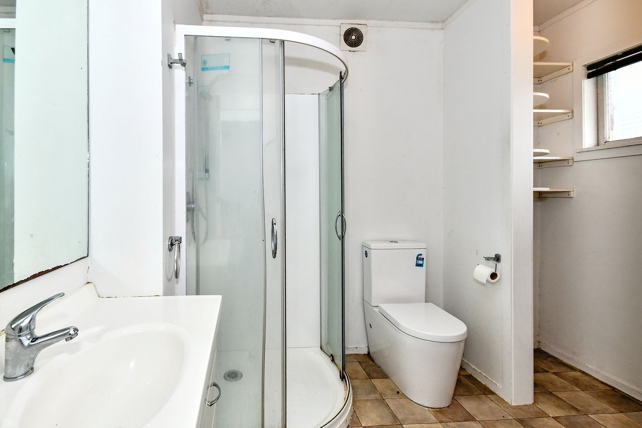 Freehold, Brick & Full of Potential in Rosehill! - Więcej