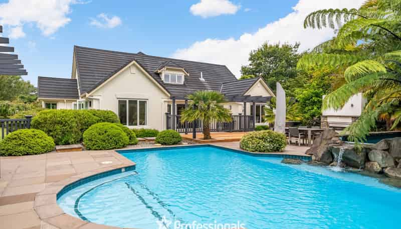 363 and 36 Main Road North, Brown Owl