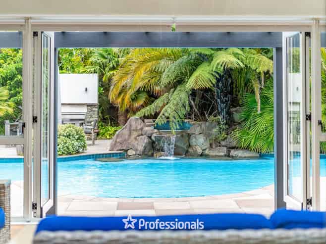 363 and 36 Main Road North, Brown Owl