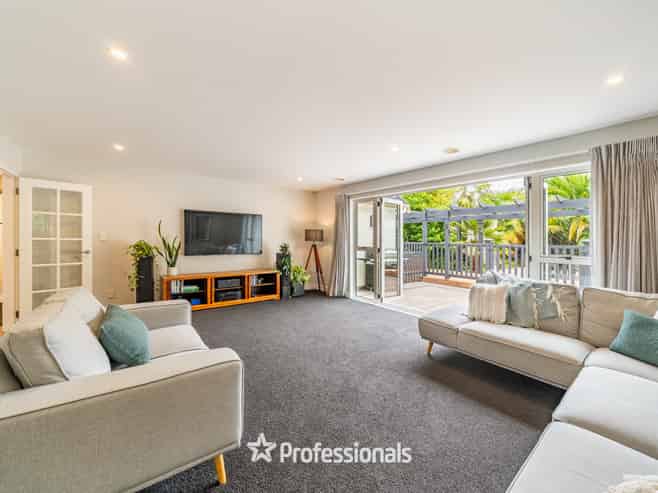 363 and 36 Main Road North, Brown Owl