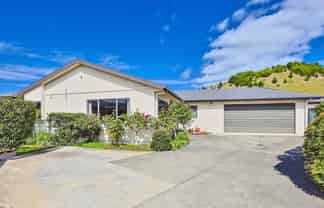 14 Pinotage Drive, Greenmeadows
