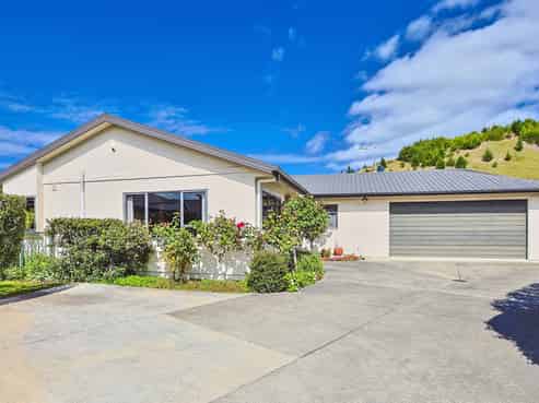 14 Pinotage Drive, Greenmeadows