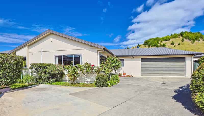 14 Pinotage Drive, Greenmeadows