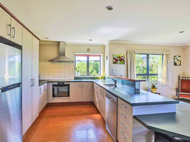 14 Pinotage Drive, Greenmeadows