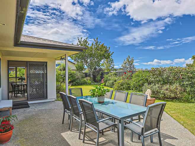 14 Pinotage Drive, Greenmeadows