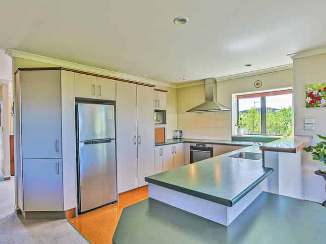 14 Pinotage Drive, Greenmeadows