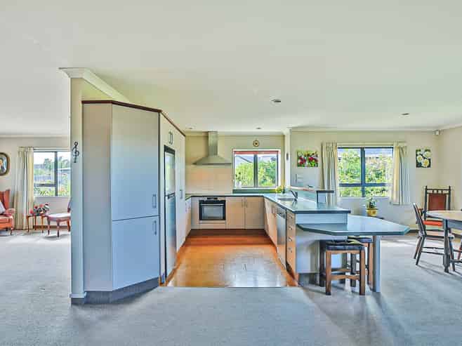 14 Pinotage Drive, Greenmeadows