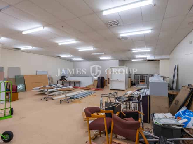 SPACIOUS LEVEL 4 OFFICE WITH LIFT ACCESS