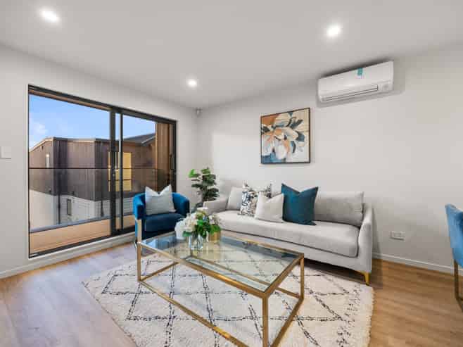 10E Prince Regent Drive, Half Moon Bay