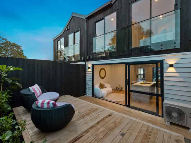 10E Prince Regent Drive, Half Moon Bay