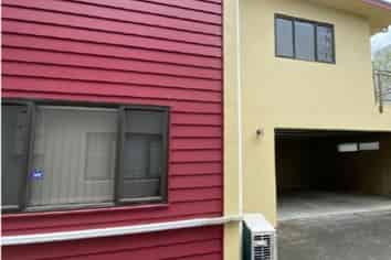 Versatile Live–Work Warehouse