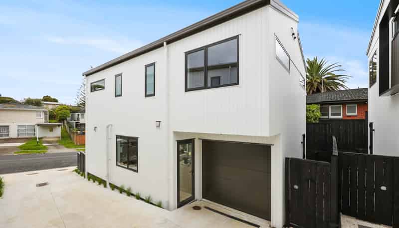 13B Meadway, Sunnyhills