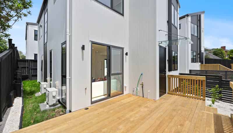 13B Meadway, Sunnyhills