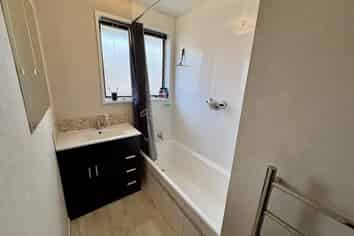 5A James Condon Place, Redwood