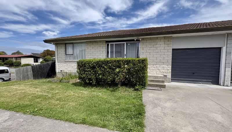 5A James Condon Place, Redwood