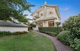 11 Bingley Avenue, Epsom