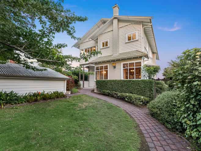 11 Bingley Avenue, Epsom