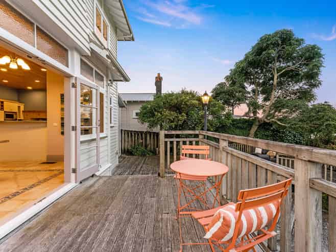 11 Bingley Avenue, Epsom