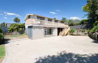 6 Harrisfield Drive, Hairini