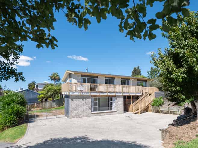 6 Harrisfield Drive, Hairini