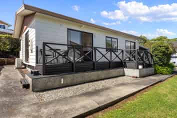 2/23 Towai Street, STOKE