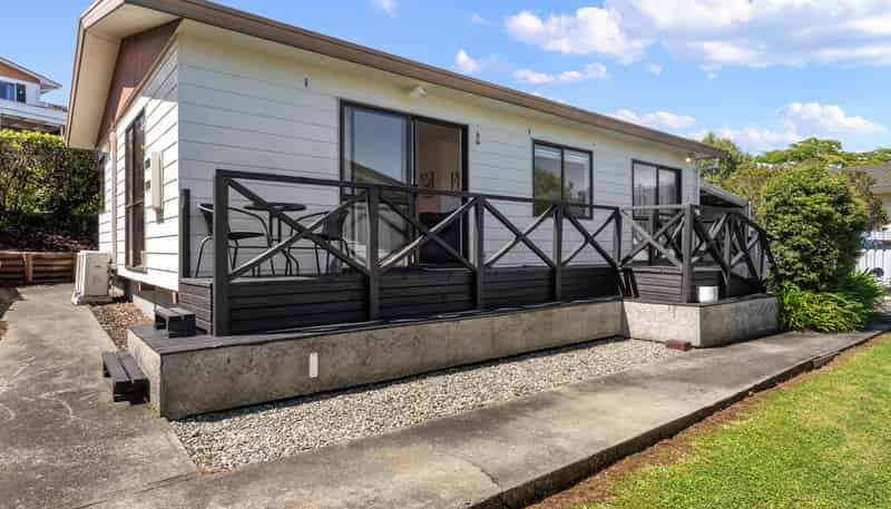 2/23 Towai Street, STOKE