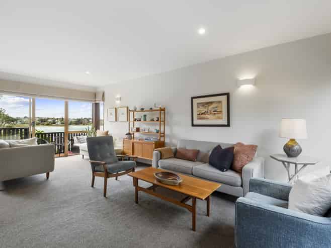 2/63A Norwood Road, Bayswater