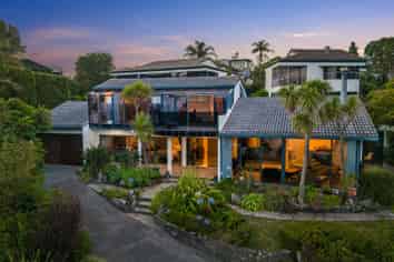 75 Cliff Road, Torbay