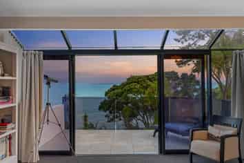 75 Cliff Road, Torbay