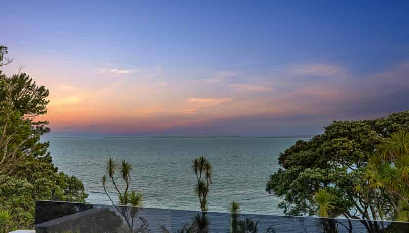 75 Cliff Road, Torbay