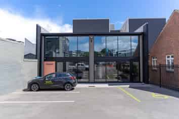 CONVENIENT KINGSLAND OFFICE
